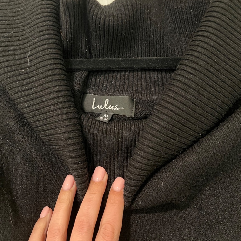 Lulu's - NWOT Long Sleeve Off the Shoulder. Size Medium. - Picture 3 of 7